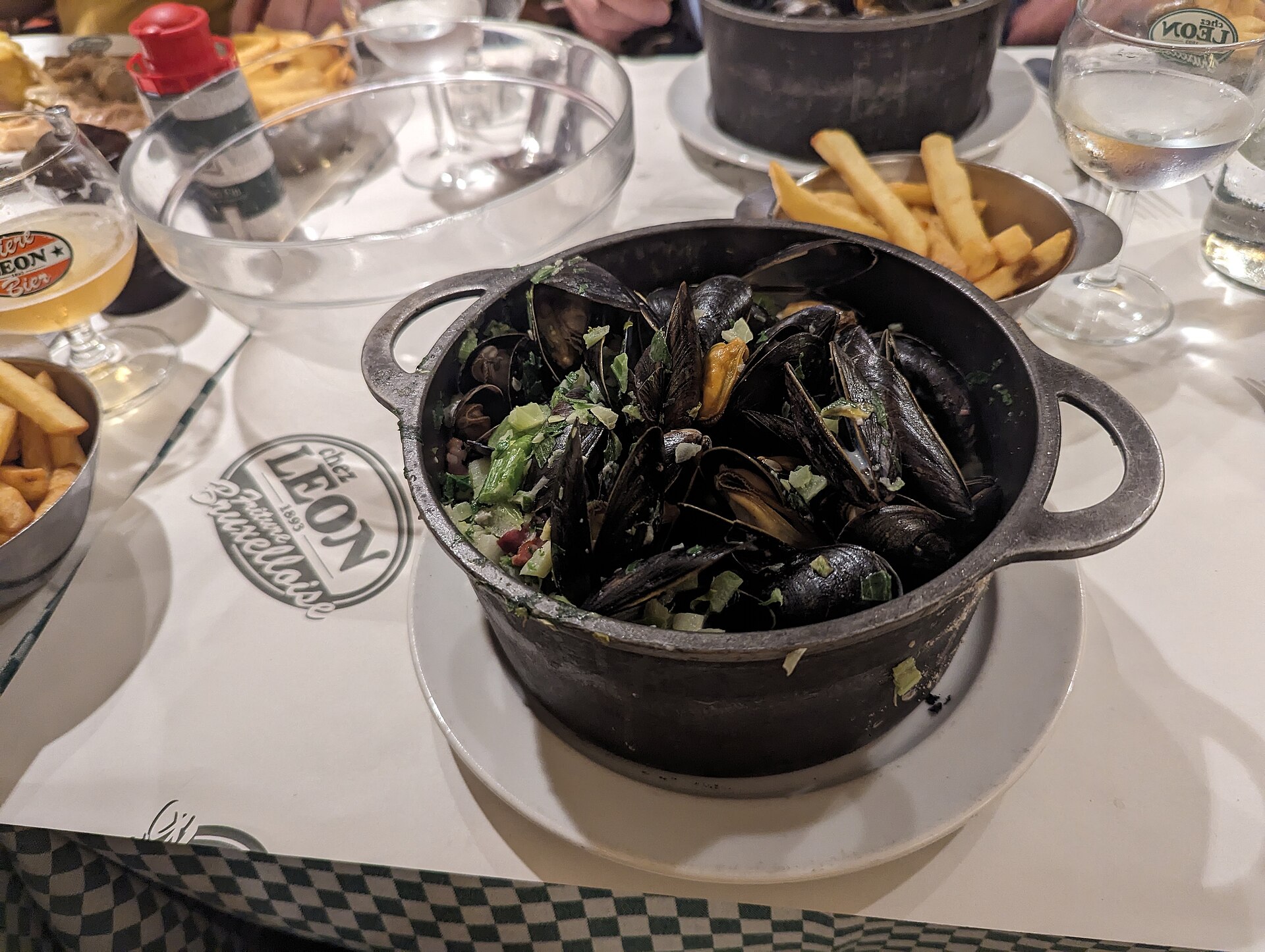 Mejillones con fritas — foto ilustrativa