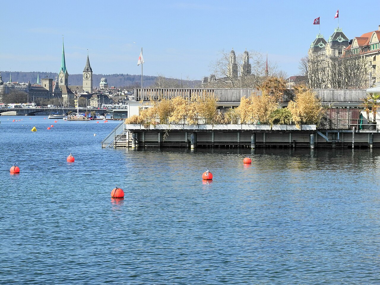 Ein Foto von Seebad Utoquai