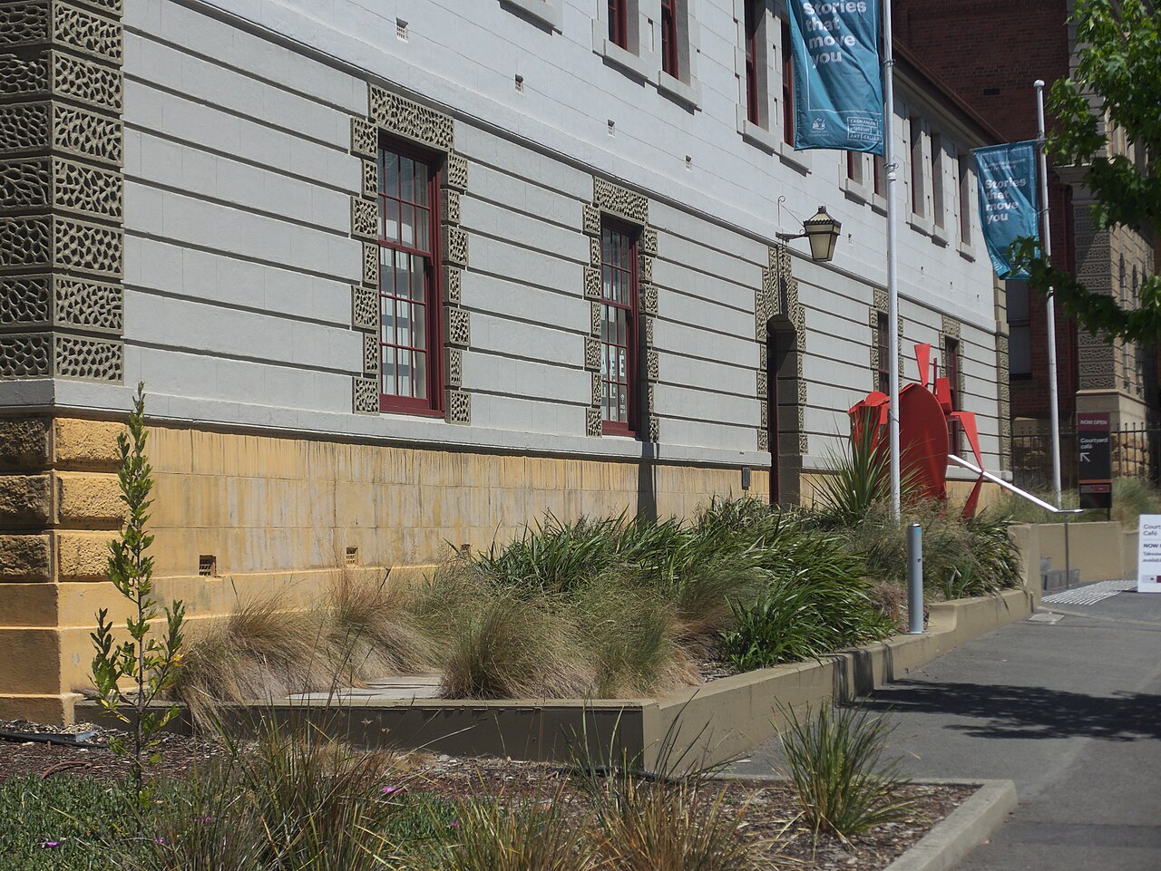 A photograph of Art store