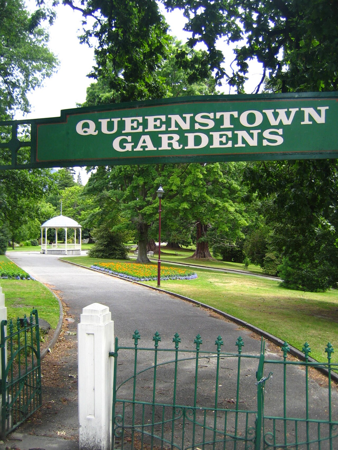 Queenstown Bahçeleri