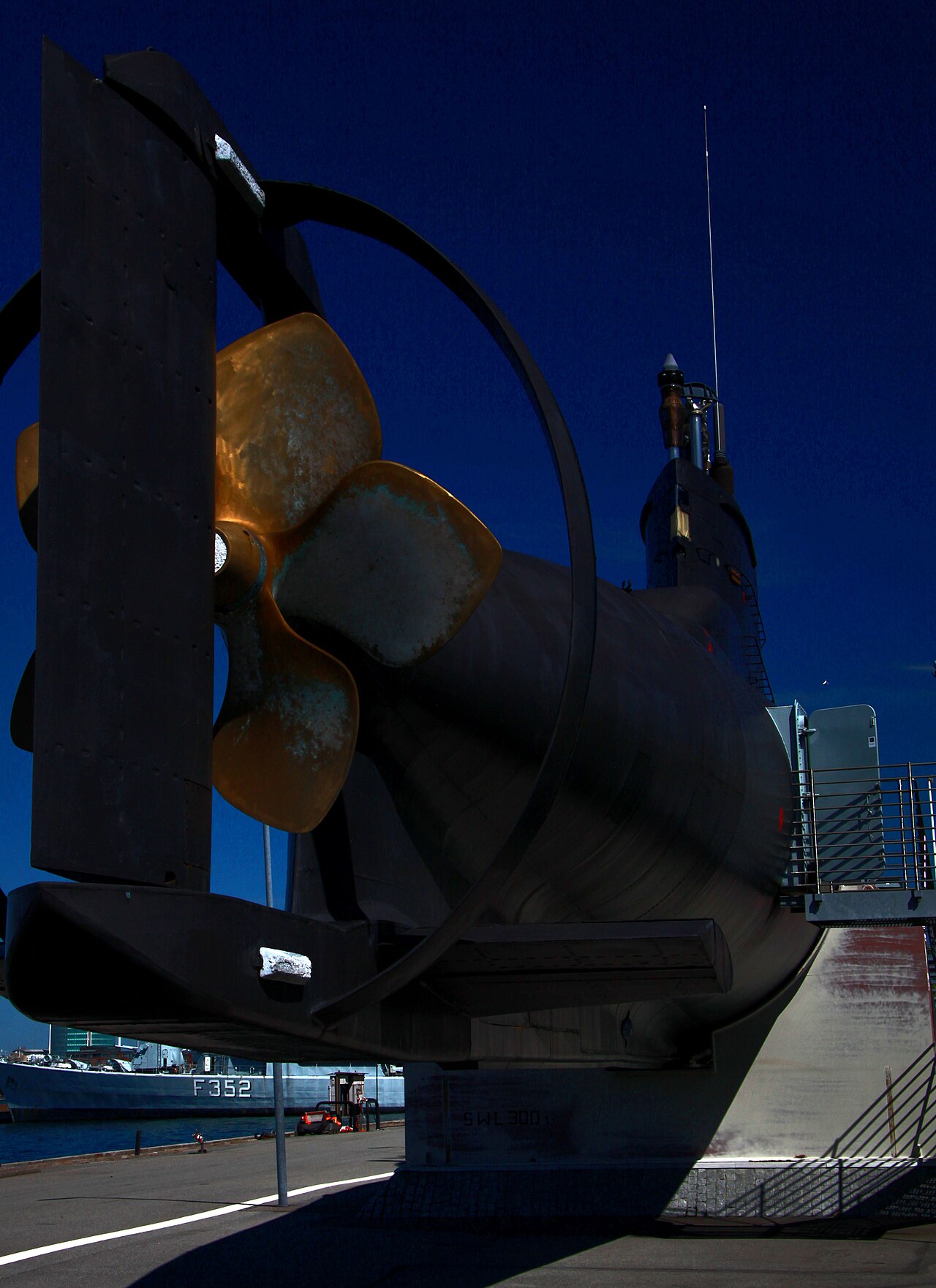 A photograph of HDMS Sælen