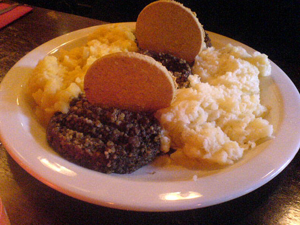 Haggis con neeps y tatties — foto ilustrativa