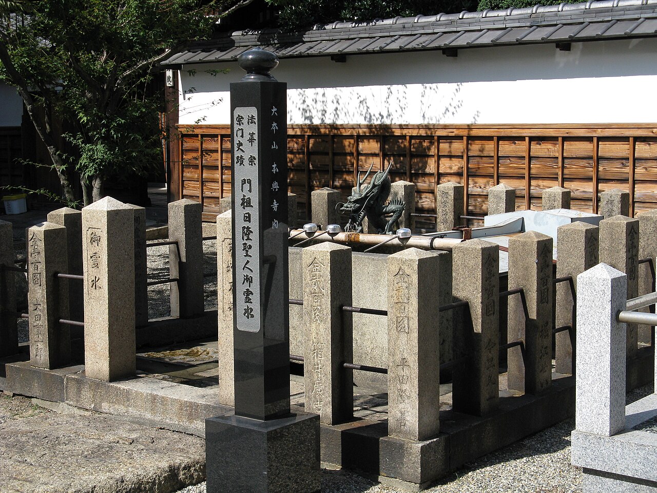 A photograph of Honkō-ji Temple