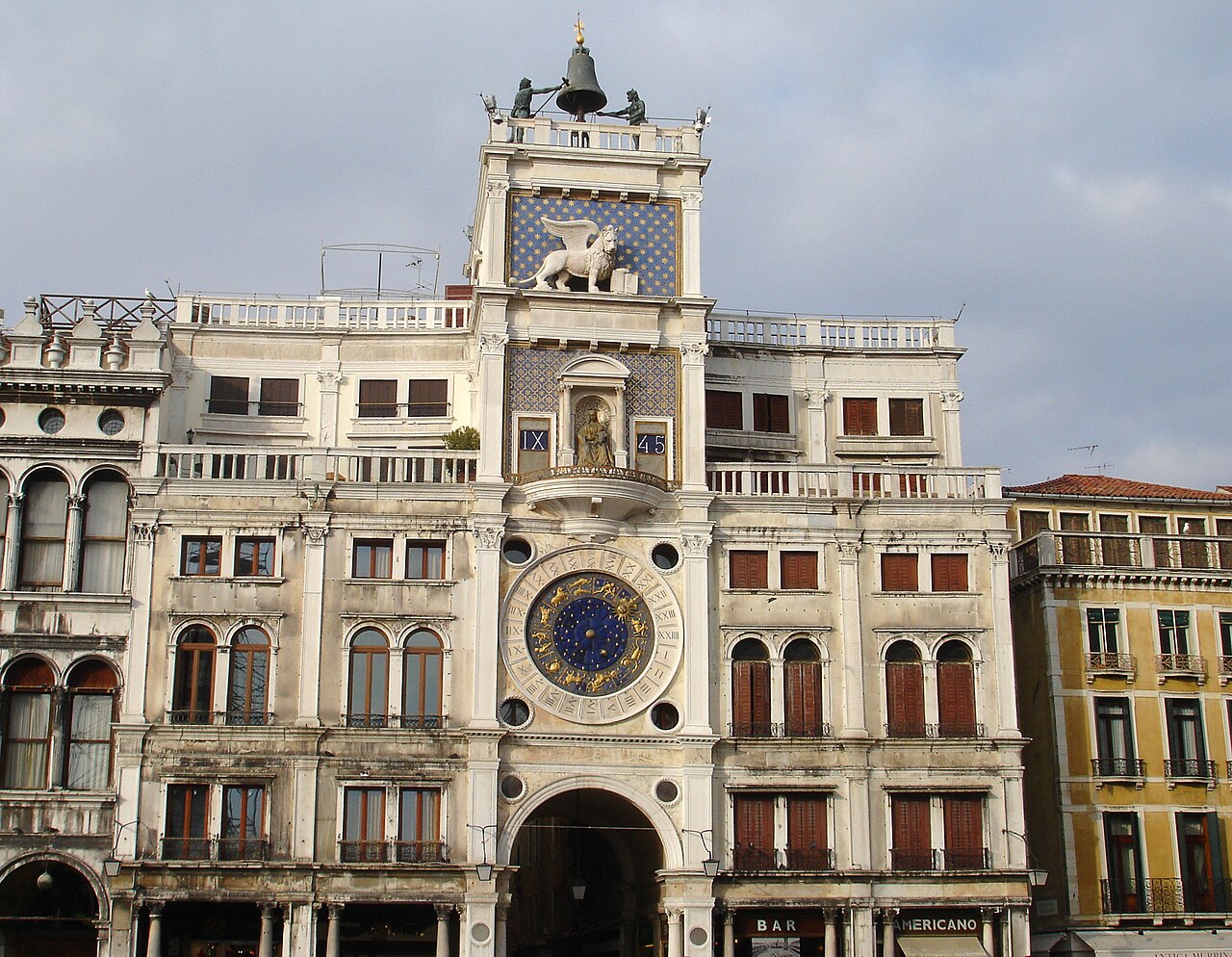 Ein Foto von Uhrturm von San Marco