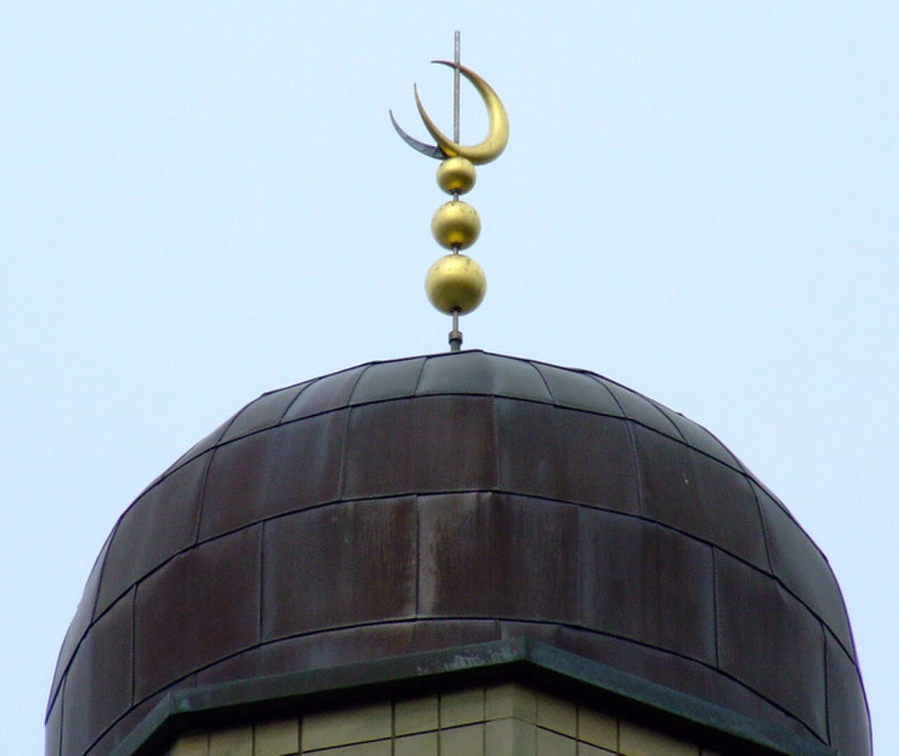 A photograph of Edinburgh Central Mosque