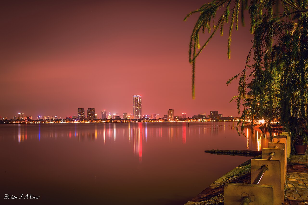 Trúc Bạch Lake