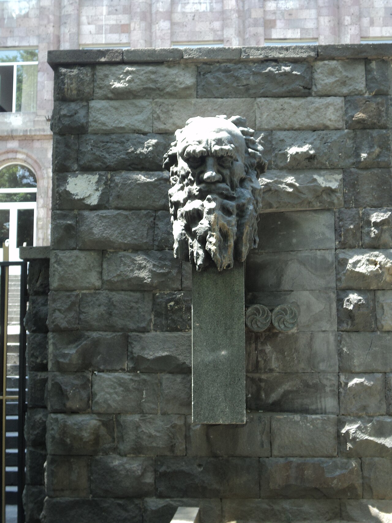 Una fotografía de Busto de Lev Tolstói