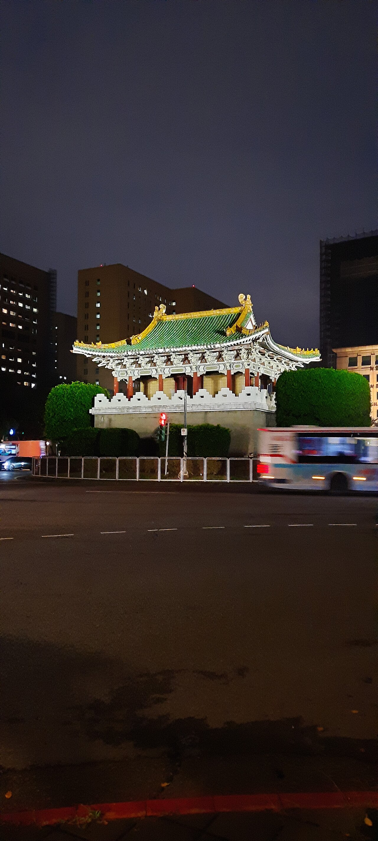 타이베이 성벽 동문의 사진