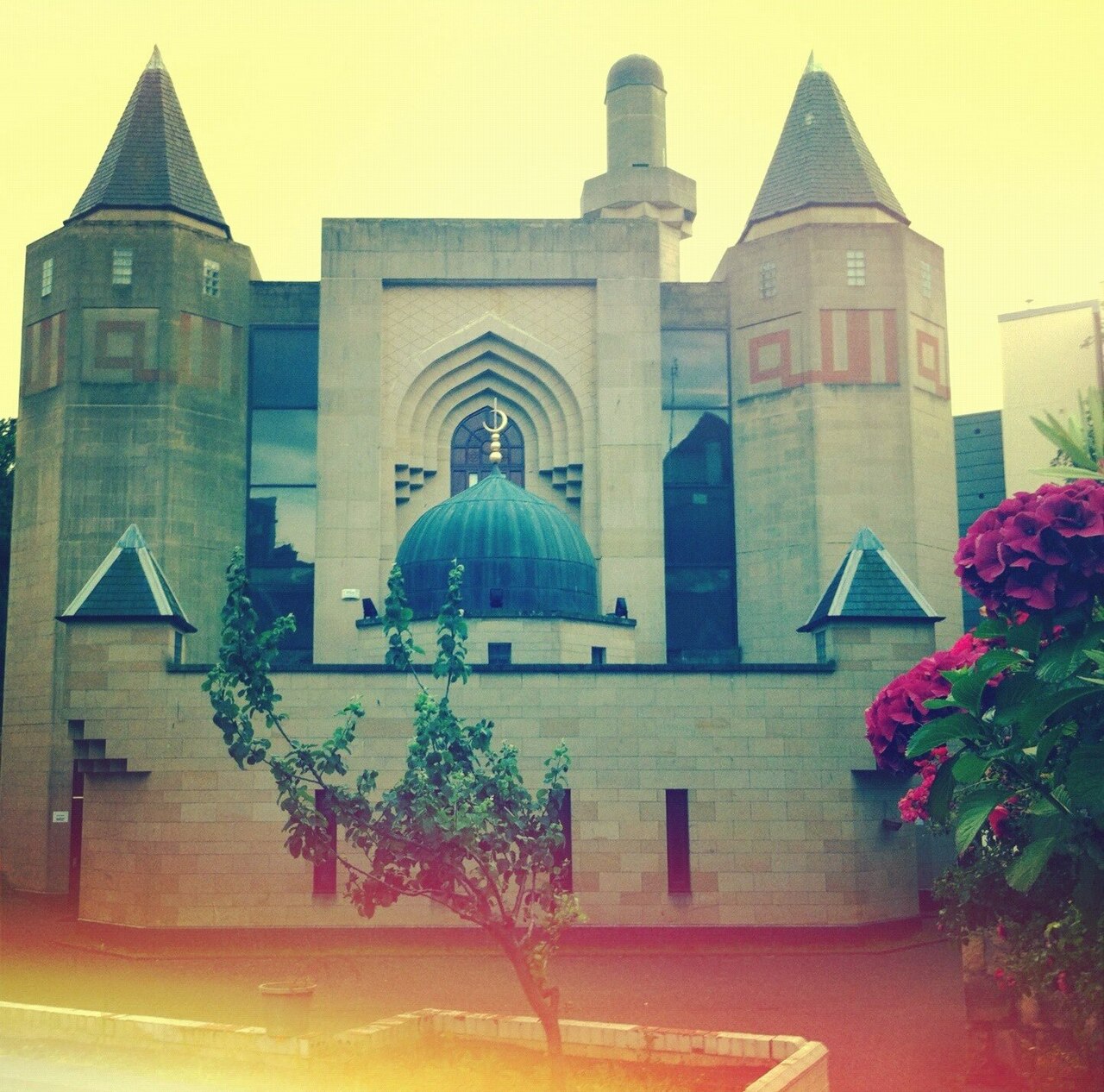 A photograph of Edinburgh Central Mosque