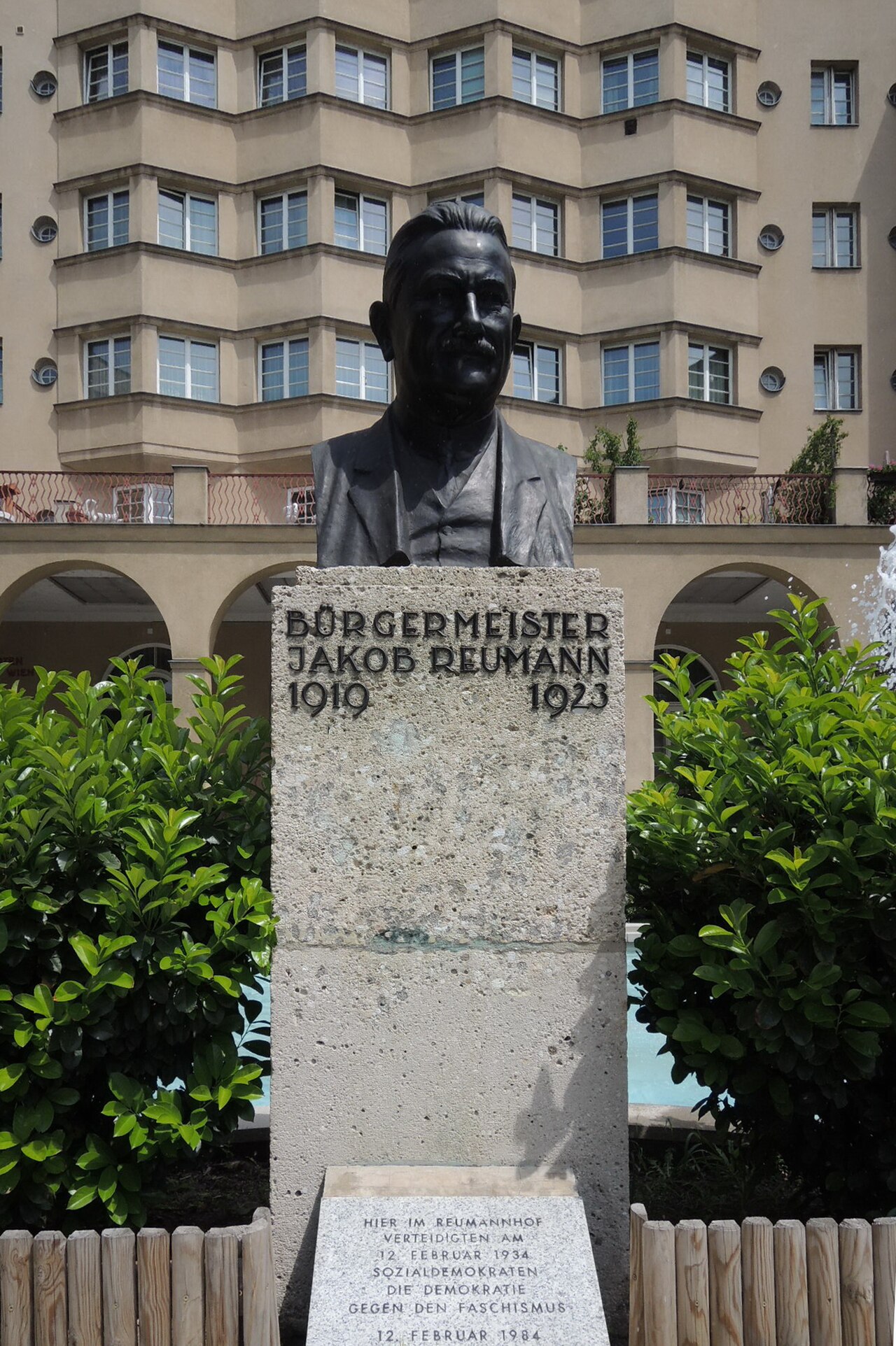 Monumento a Jakob Reumann
