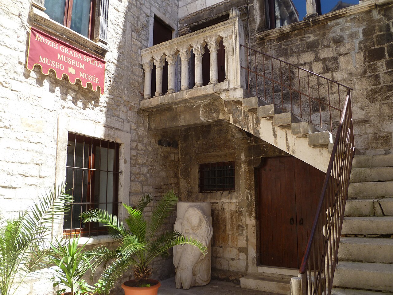Grand Papalić Palace