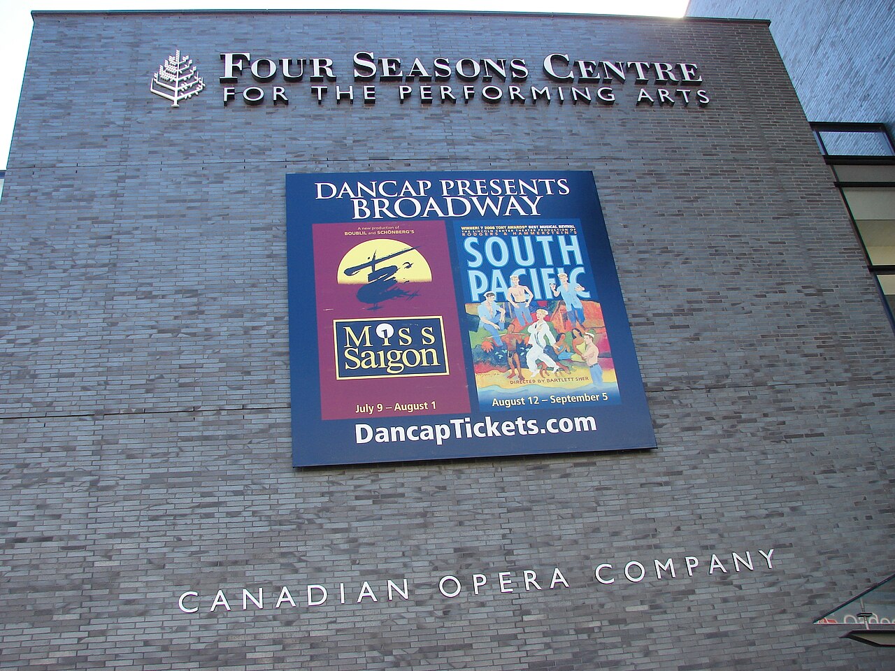 Una fotografia di Four Seasons Centre for the Performing Arts