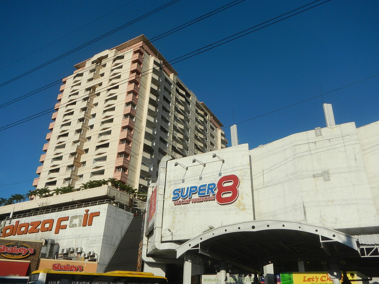 A photograph of Mall Chino