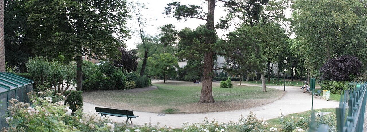 Violet Bahçe-Meydanı