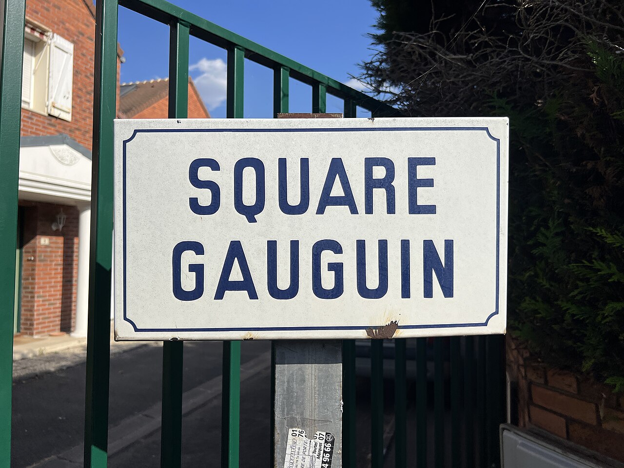 A photograph of Square Gauguin