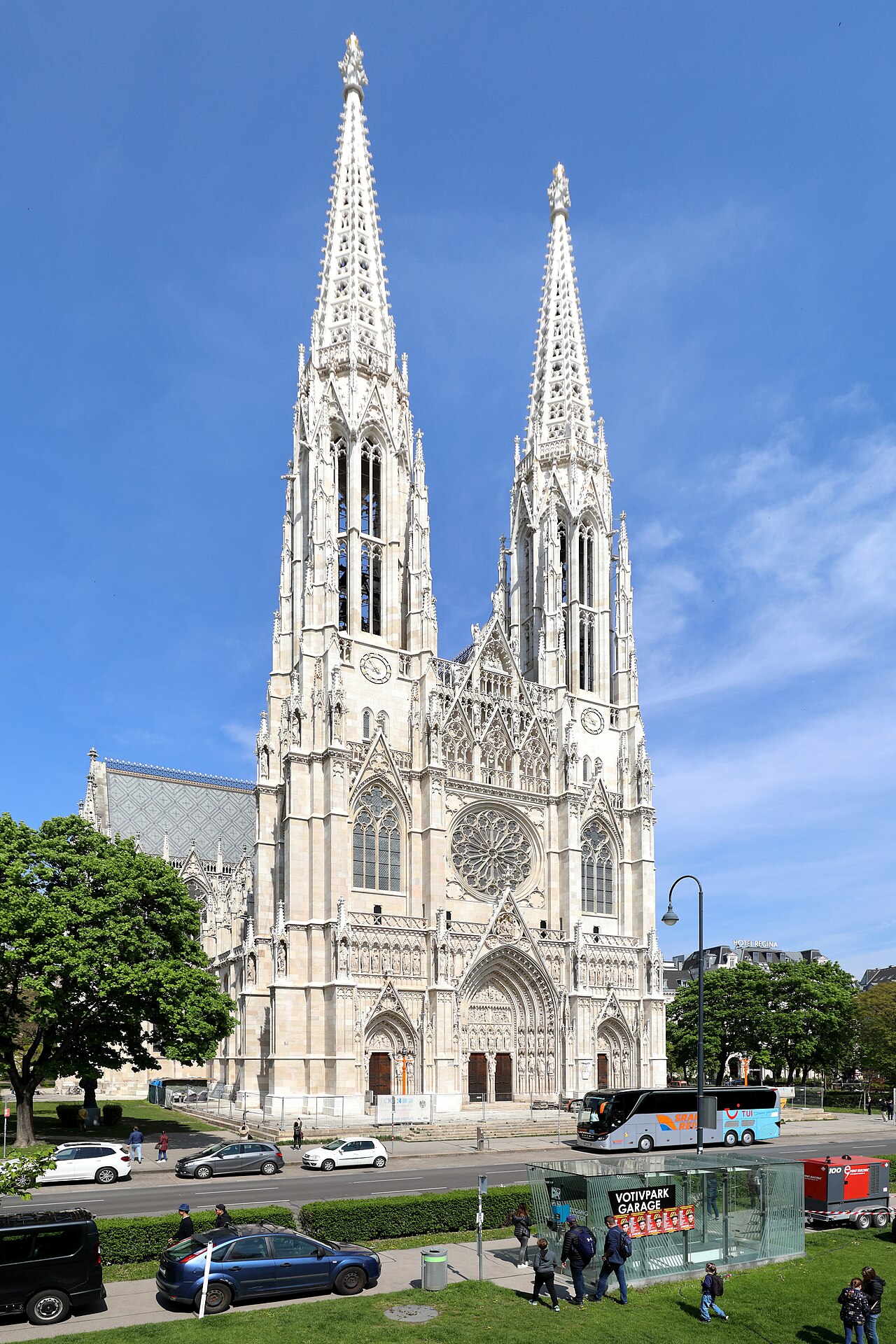 Una fotografía de iglesia Votiva
