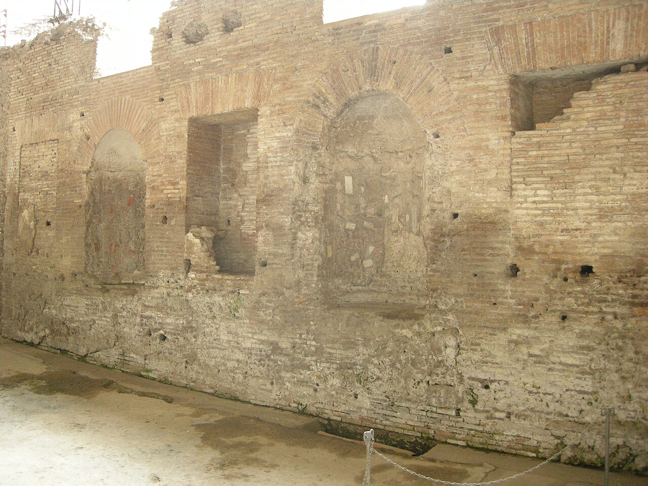 Exedra fotoğrafı