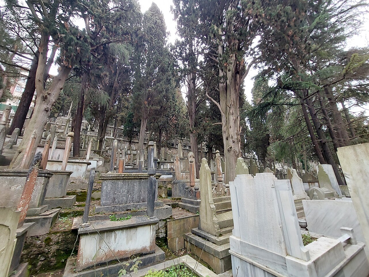 ビュルビュルデレ墓地