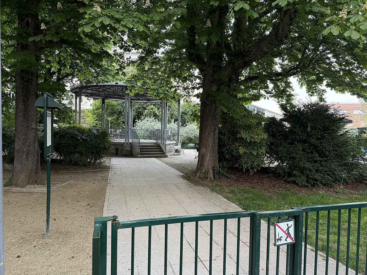 Robin Square fotoğrafı