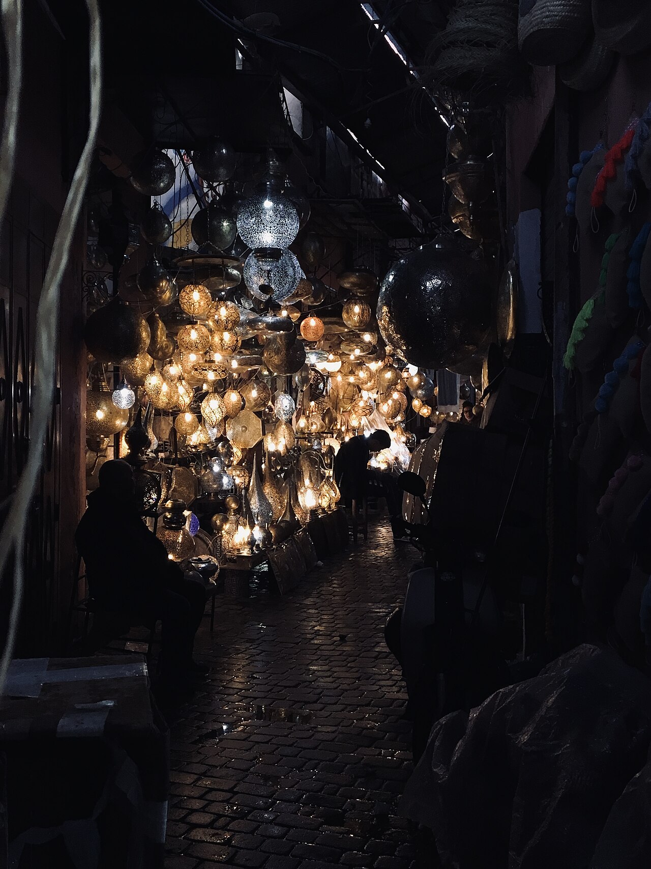 Una fotografia di Suk del cuoio