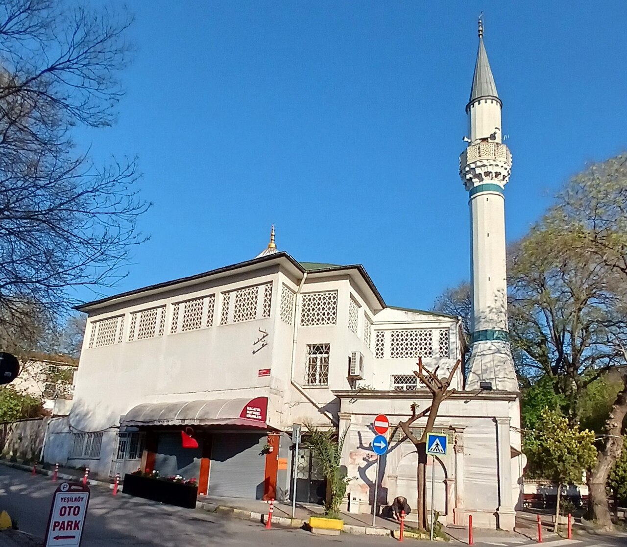 مسجد يشيلköy بزمي عالم