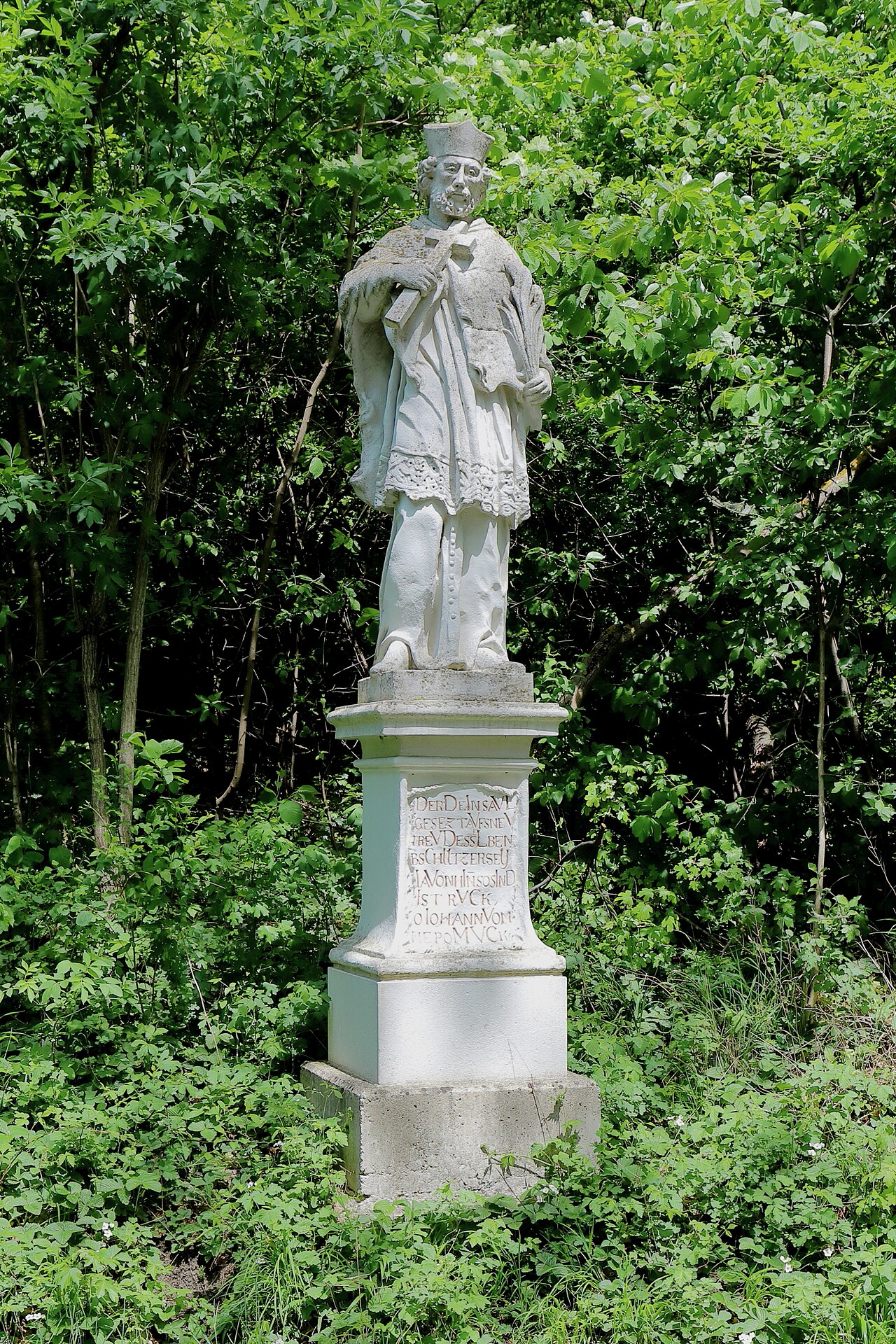 Estatua de san Juan Nepomuceno junto al cementerio de Kahlenberg, Viena