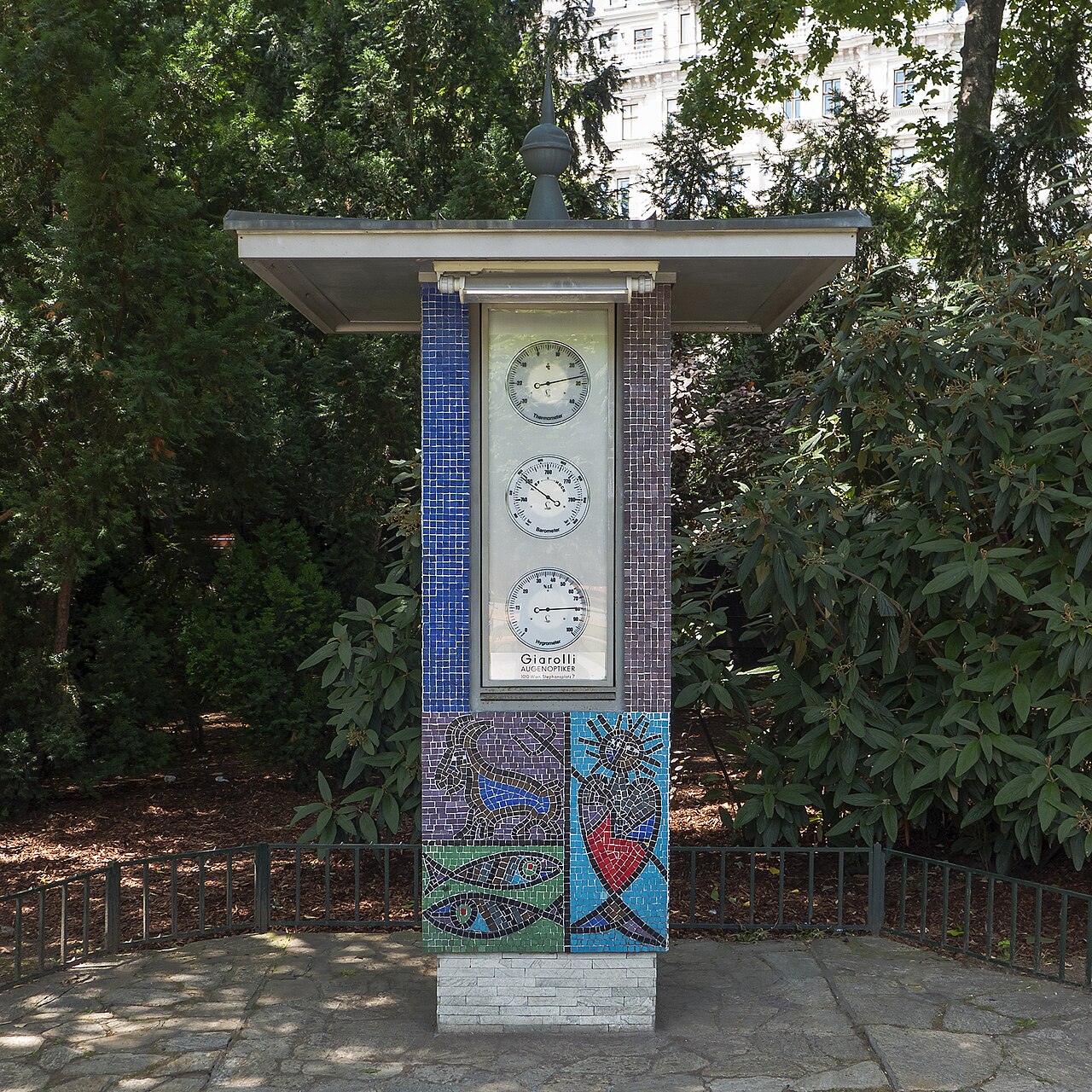 Caseta meteorológica del parque del Ayuntamiento