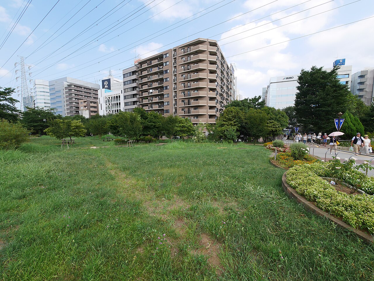 A photograph of Shin-Yokohama Ekimae Park