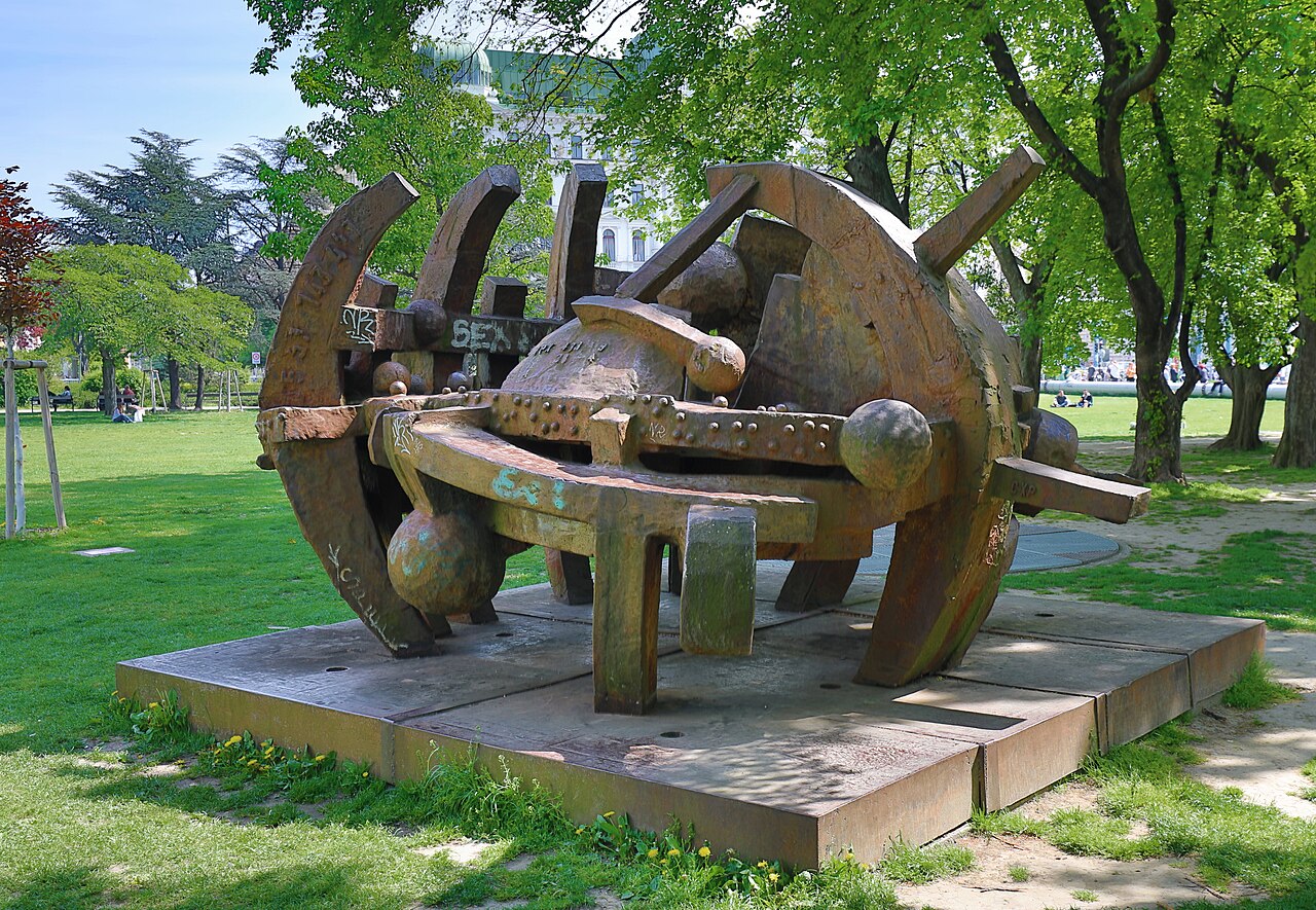 Escultura «El globo terráqueo roto», Karl Anton Wolf