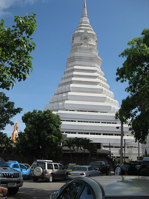 Wat Paknam Bhasicharoen