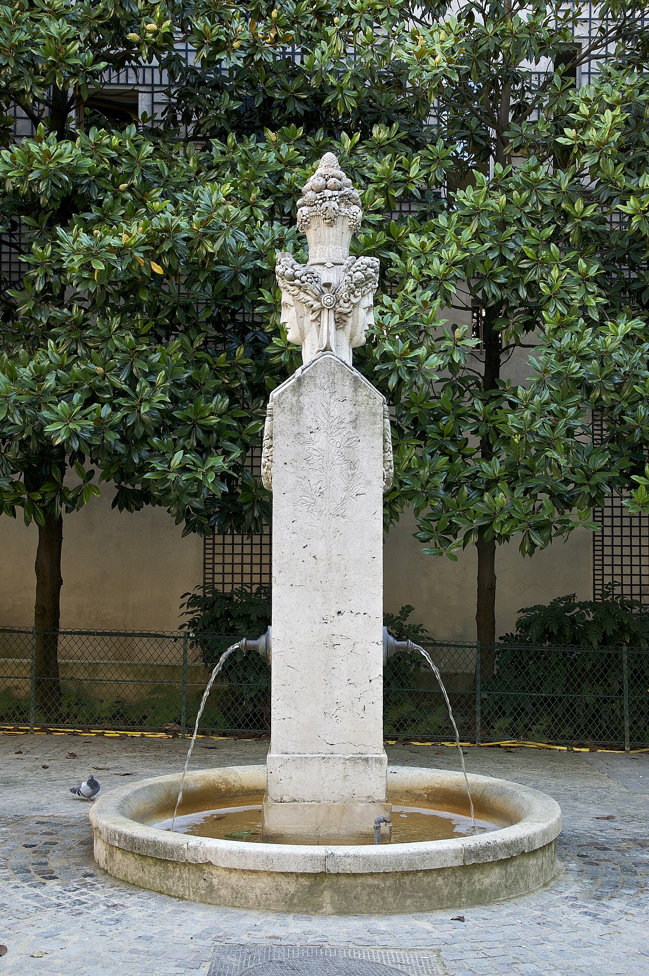 fontaine du Marché-aux-Carmes