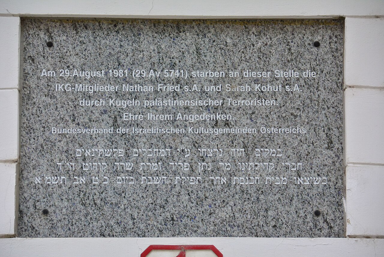 Placa comemorativa das vítimas do terrorismo