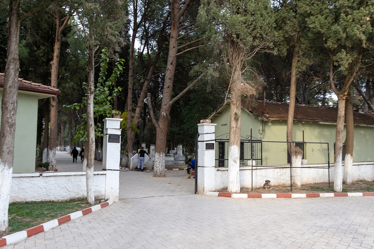 Su Yolu Mezarlığı
