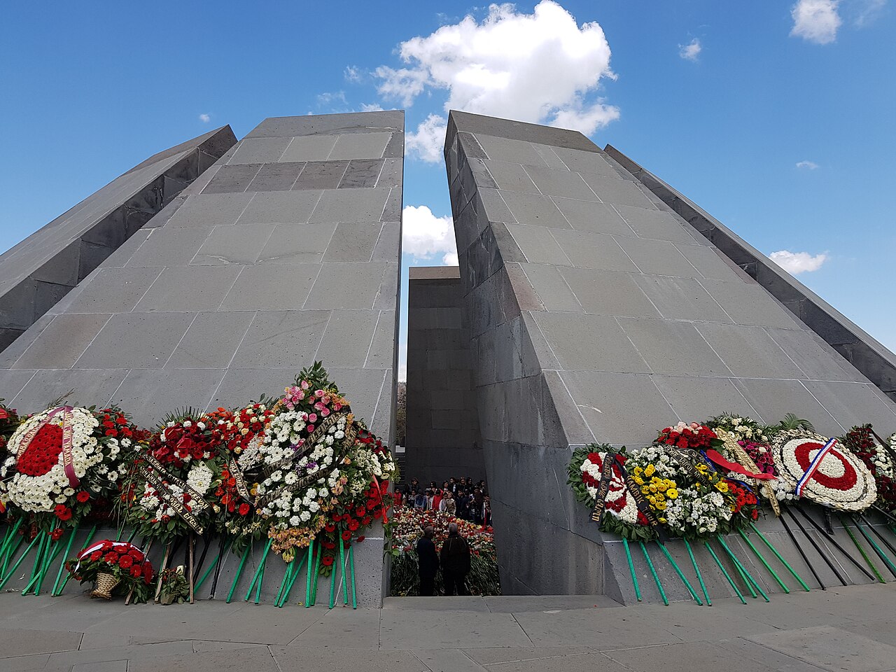 Una fotografia di Fiamma eterna a Tsitsernakaberd