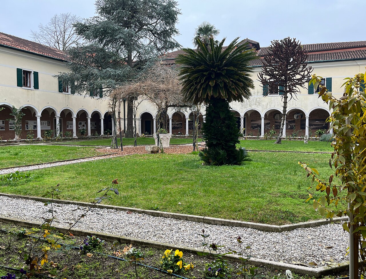 San Lazzaro degli Armeni Manastırı'nın Manastır Avlusu fotoğrafı