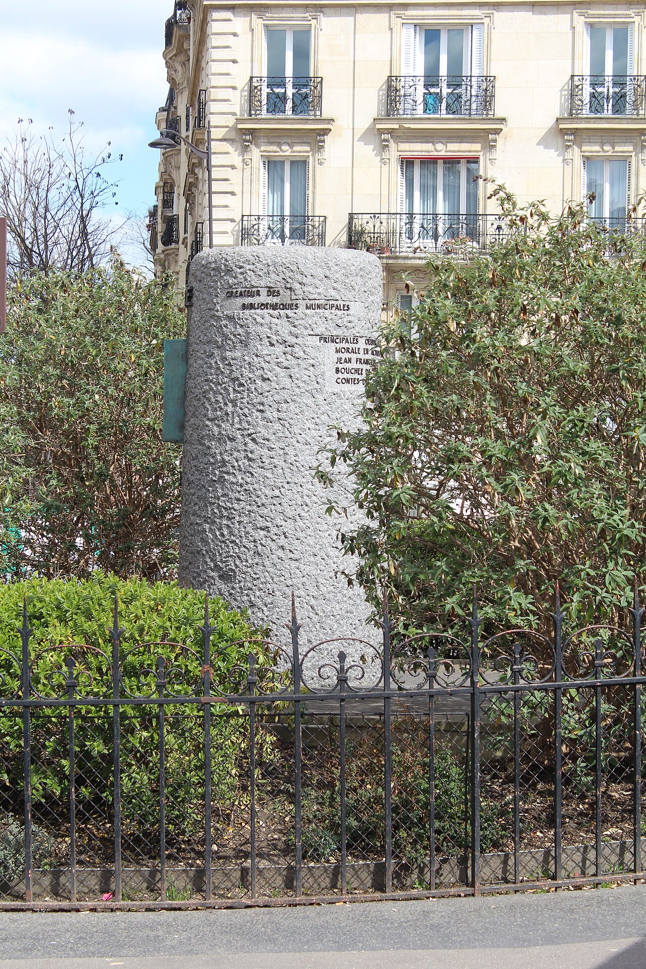 Jean Macé Anıtı
