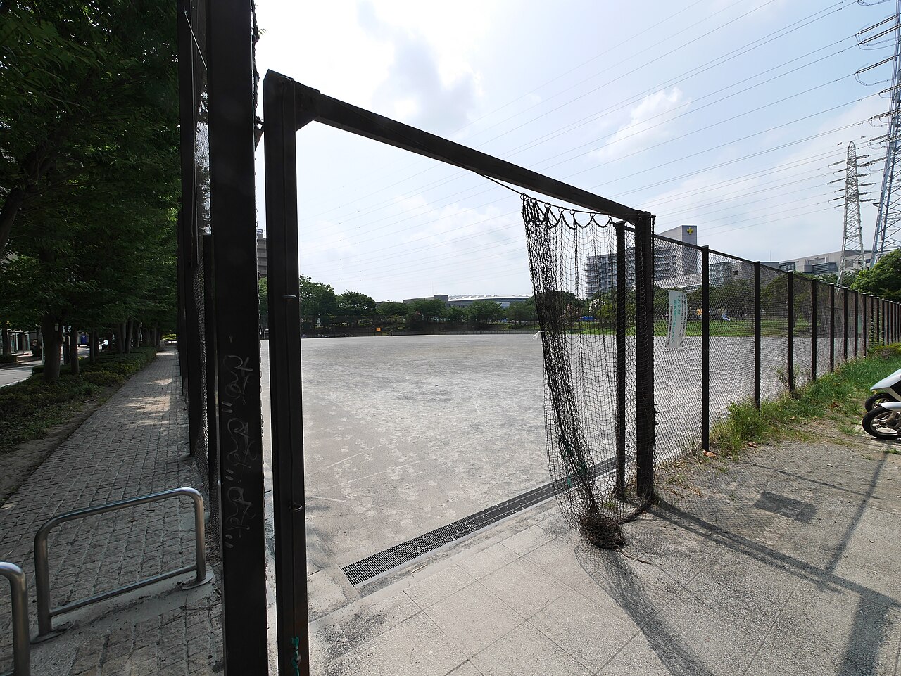 A photograph of Shin-Yokohama Ekimae Park