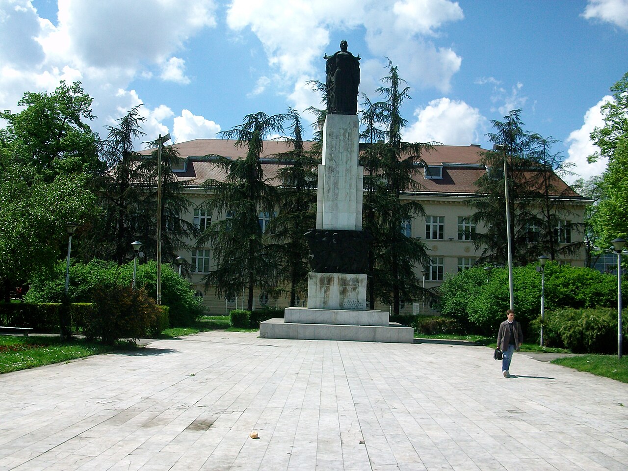 Monument to those killed in the People's Revolution 1941-1945.