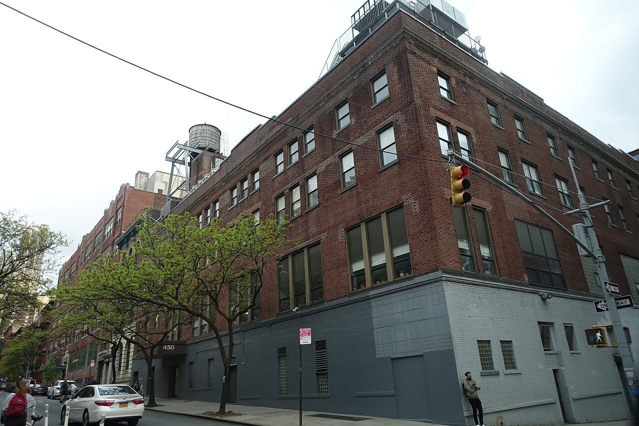 Building 444 fotoğrafı