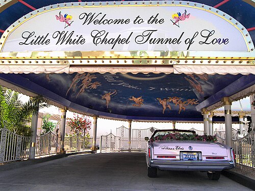 Capela de Casamento A Little White