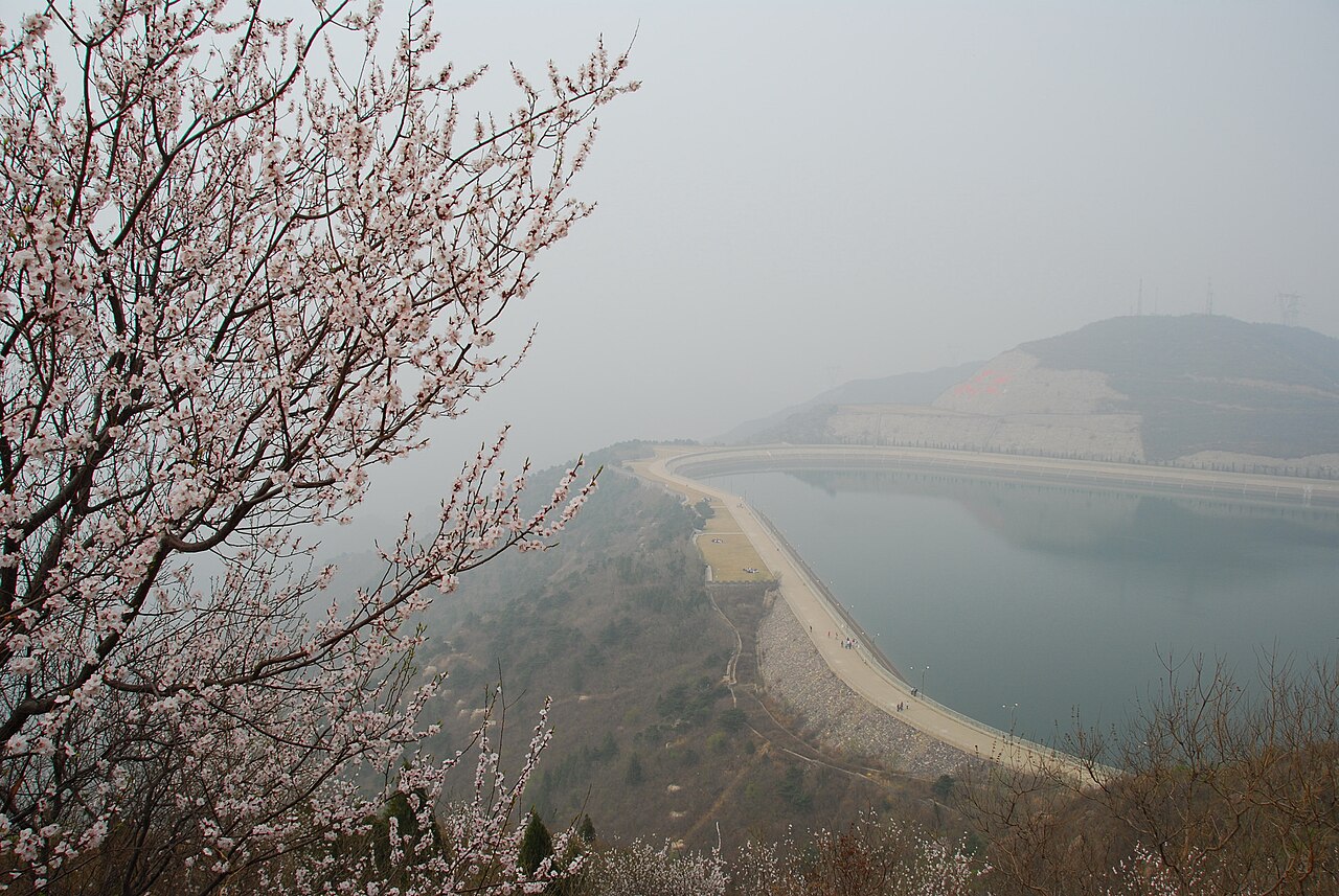 Uma fotografia de Ming Tombs