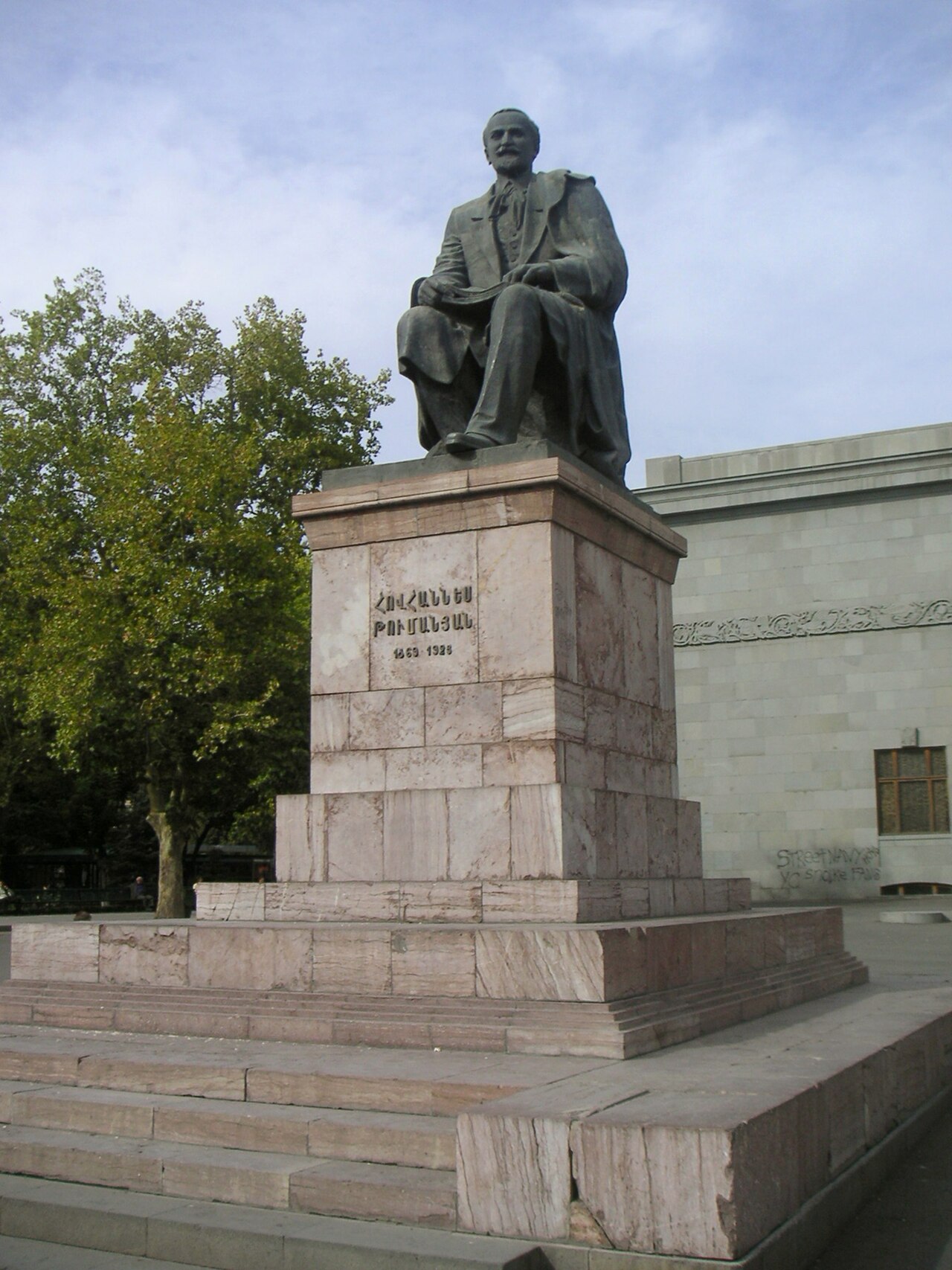 Monumento a Hovhannes Tumanyan