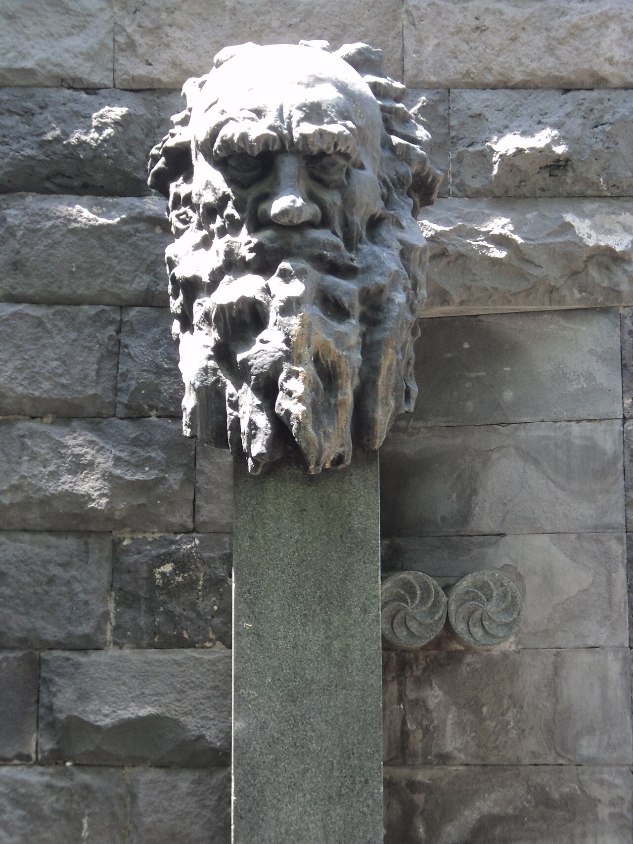 Una fotografía de Busto de Lev Tolstói