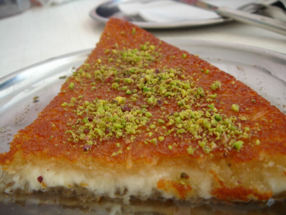 Knafeh con helado — foto ilustrativa
