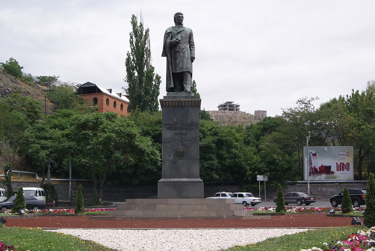 Yerevan'daki Abovian Heykeli