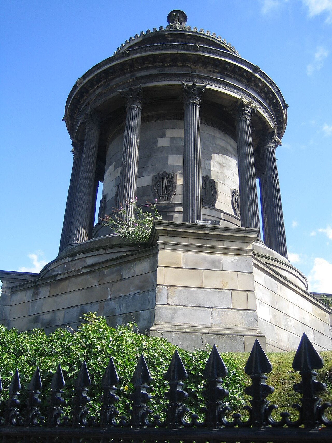 A photograph of Burns Monument