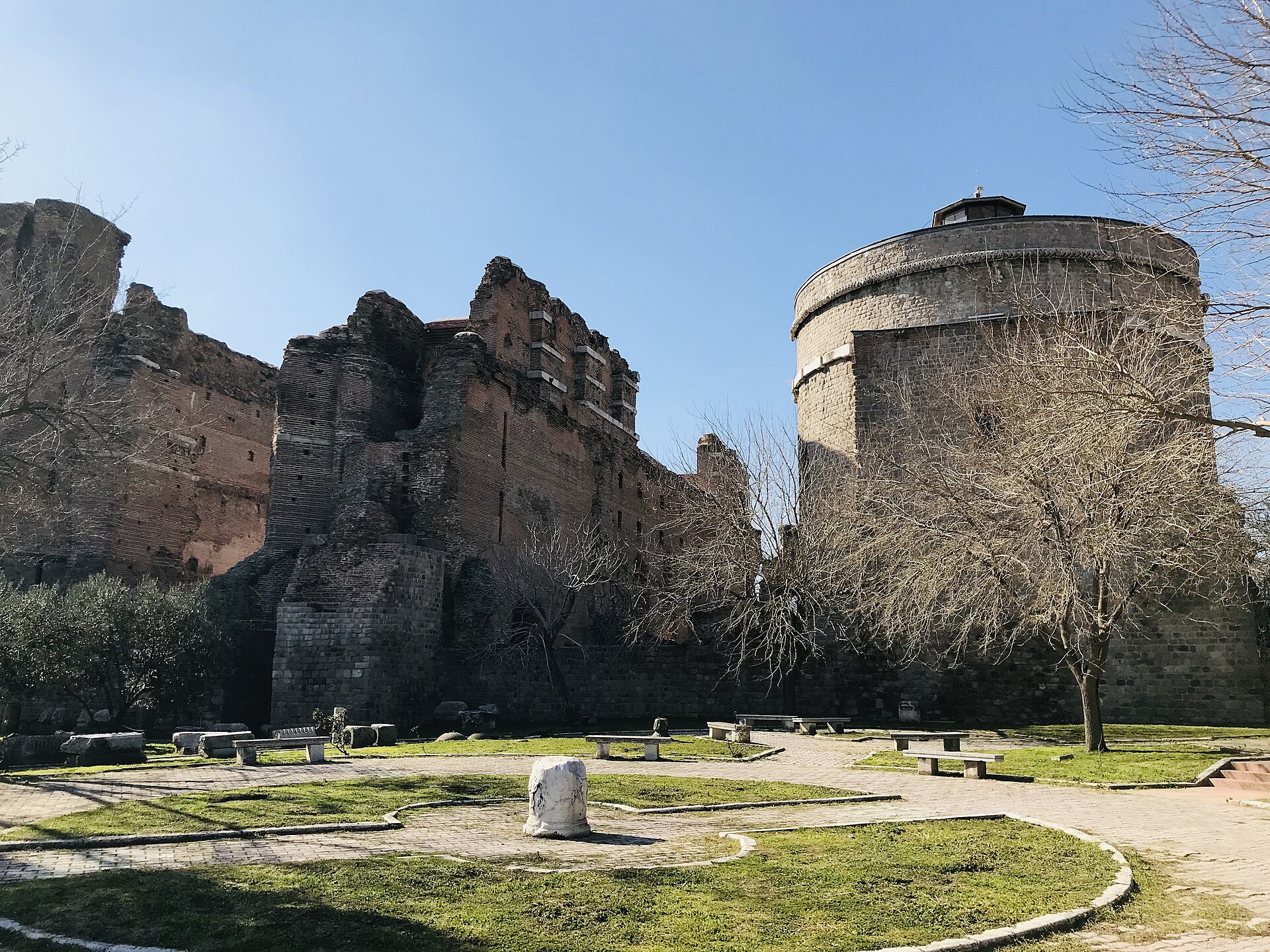 Kızıl Avlu
