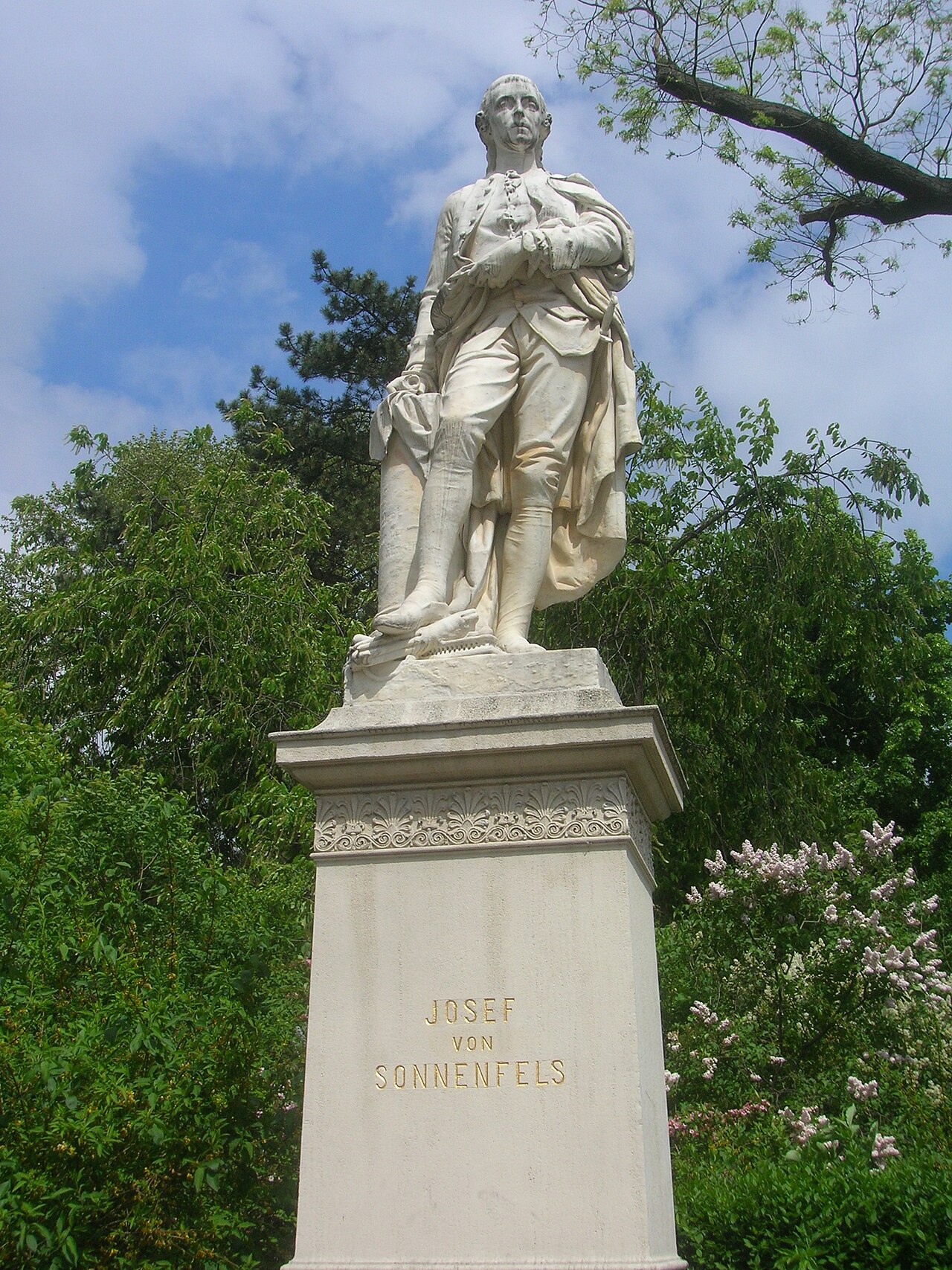 Monumento a Sonnenfels, plaza del Ayuntamiento