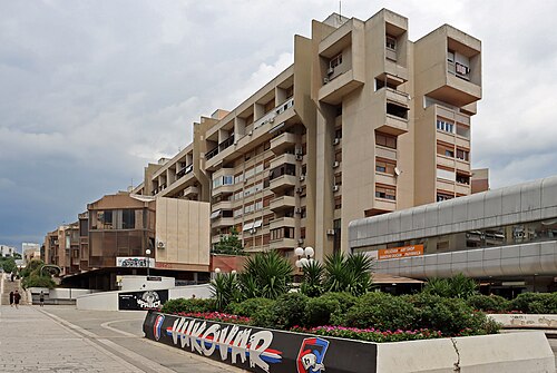 Split 3 Modernist District