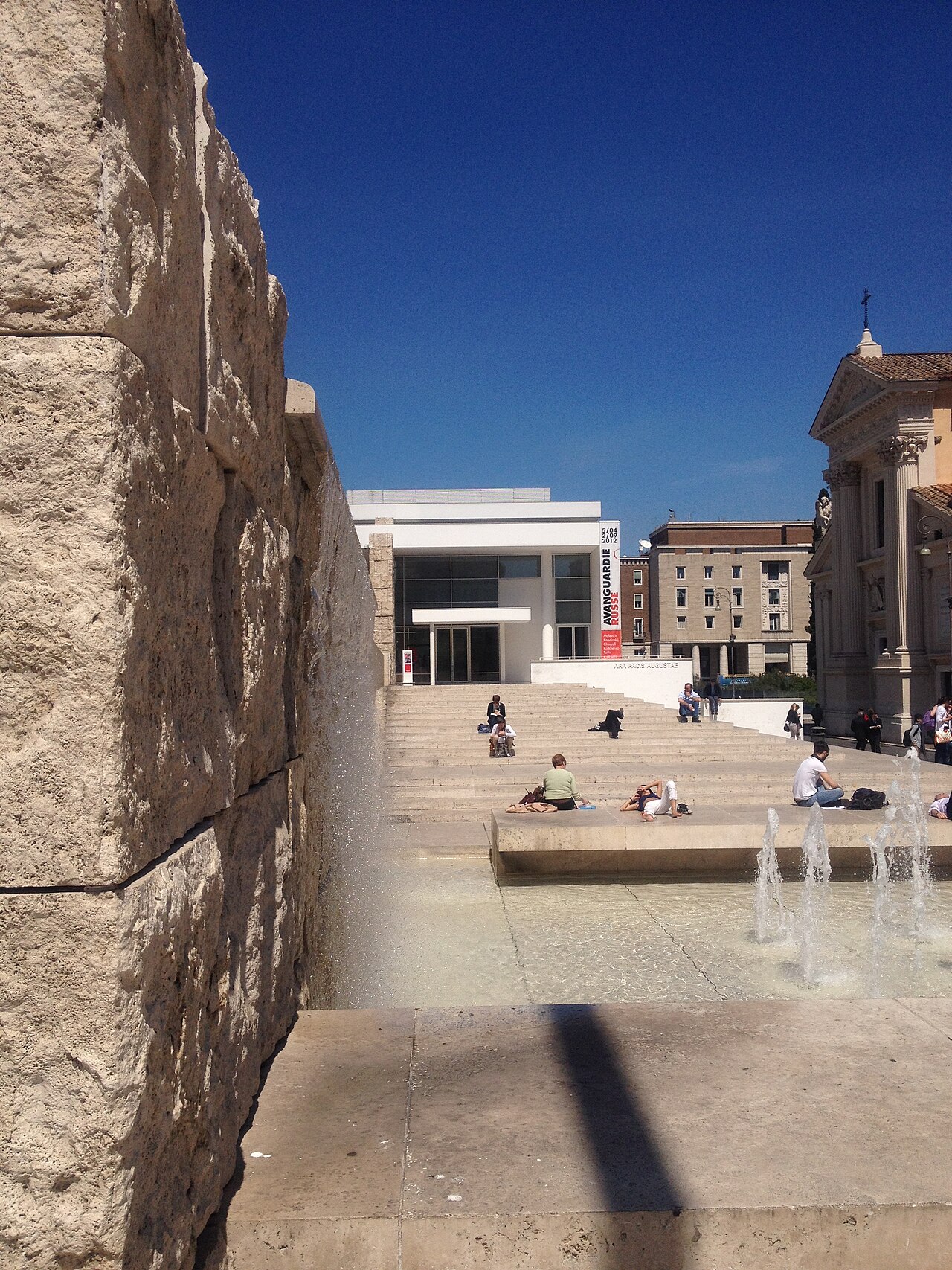 Ein Foto von das Ara Pacis Museum